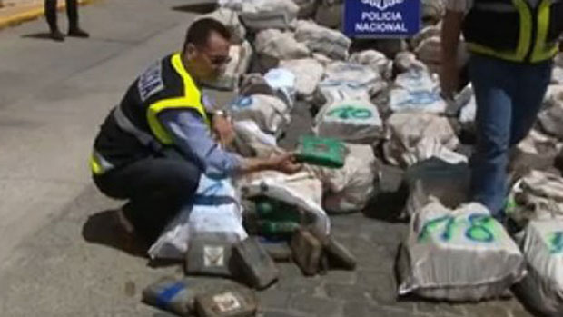 Срби и Немац шверцовали тону кокаина